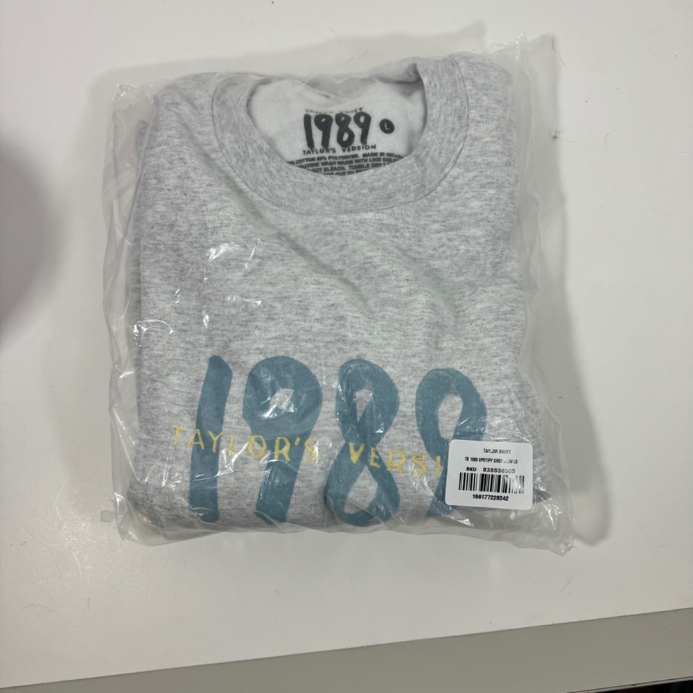 Taylor swift 1989 crew neck, “Taylor’s version”